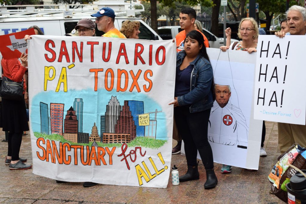 Sessions insta a autoridades locales a poner fin a las políticas "santuario"