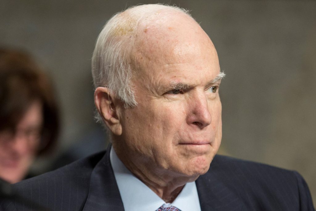 El senador John McCain suspende el tratamiento de su cáncer cerebral