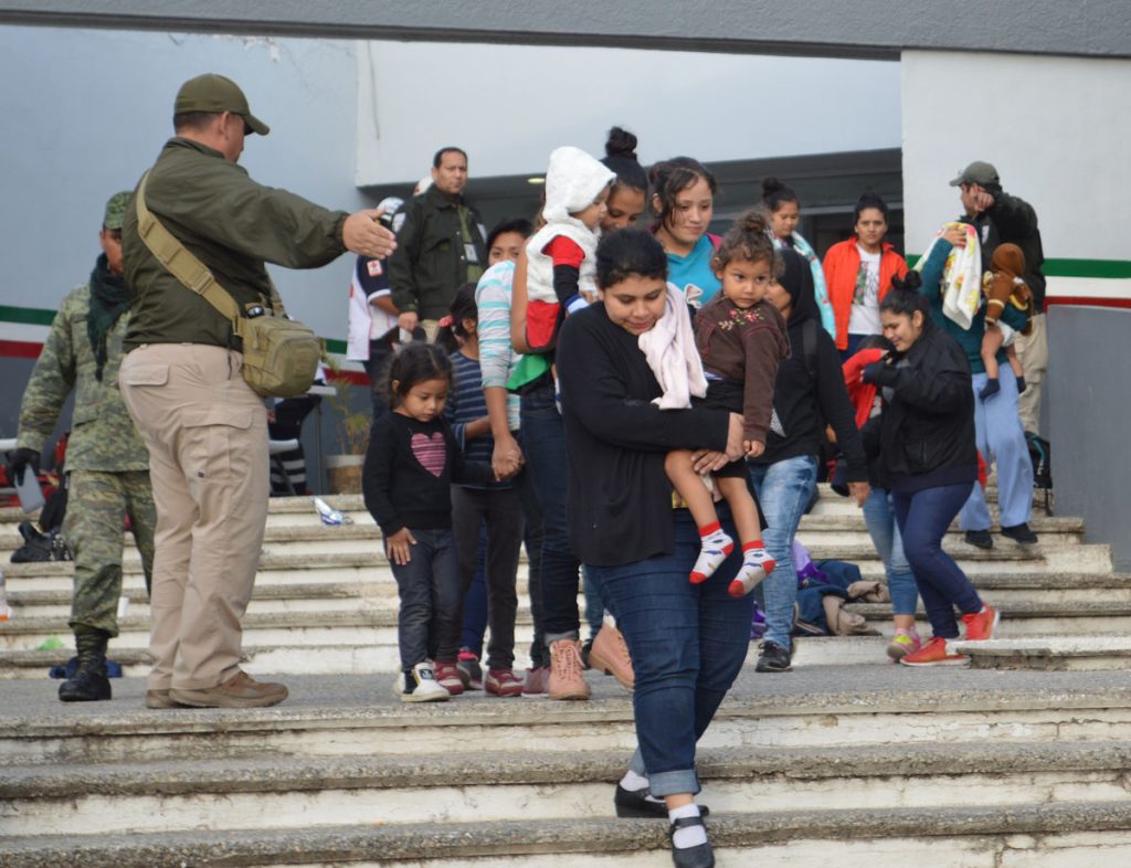 Autoridades mexicanas rescatan a 301 migrantes centroamericanos en riesgo