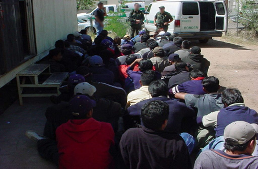 EEUU - HISPANOS - ARRESTAN A 70 INDOCUMENTADOS EN ARIZONA