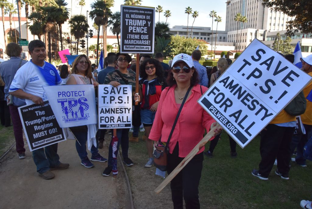 Activistas piden en marcha residencia permanente para beneficiados con TPS
