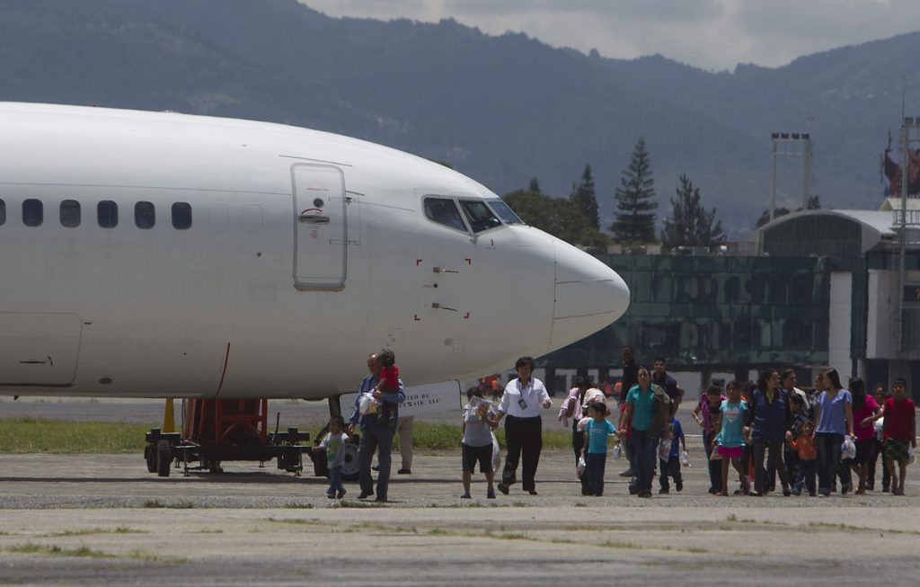GUATEMALA RECIBE A NIÑOS DEPORTADOS DE EE.UU.