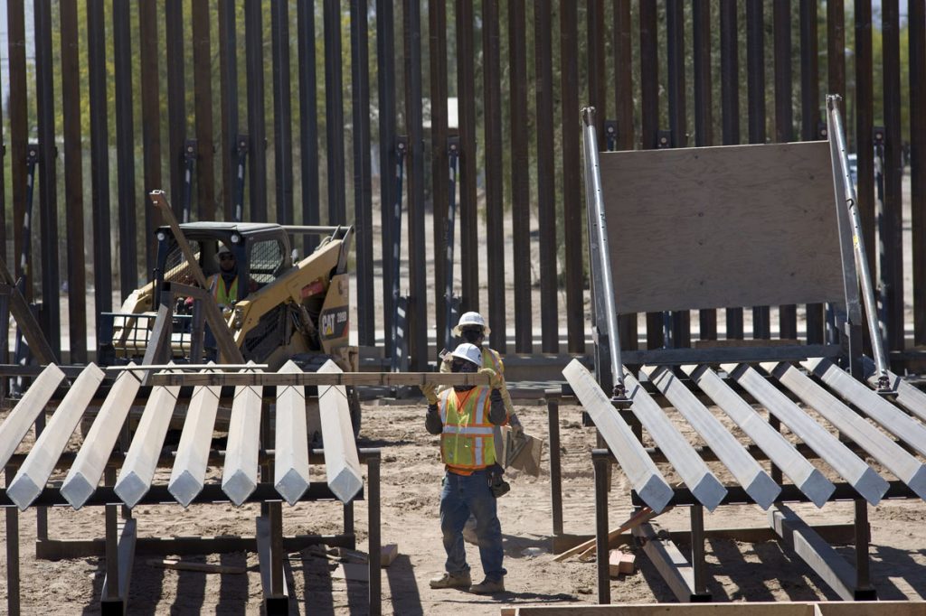 El Secretario de Seguridad Nacional de los EE. UU. visita la frontera entre México y los Estados Unidos