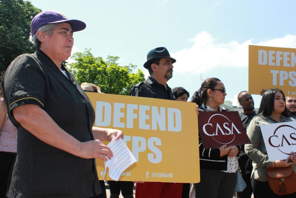 Hondureños con TPS reclaman ante la Casa Blanca regular su estado migratorio
