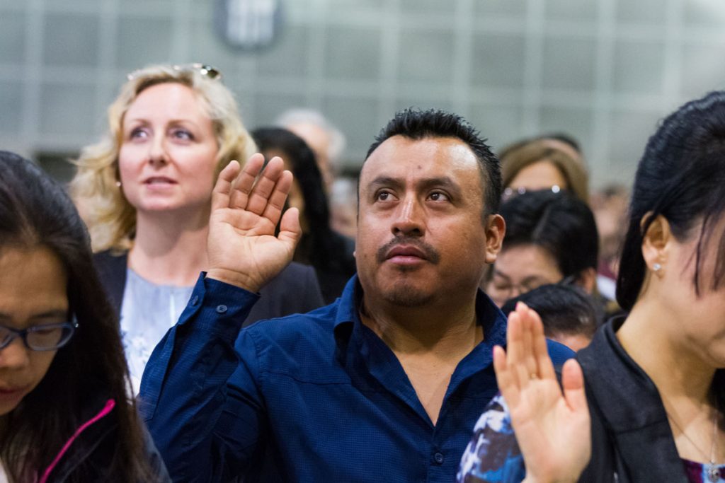 EL MIEDO A TRUMP DISPARA LAS NATURALIZACIONES DE INMIGRANTES