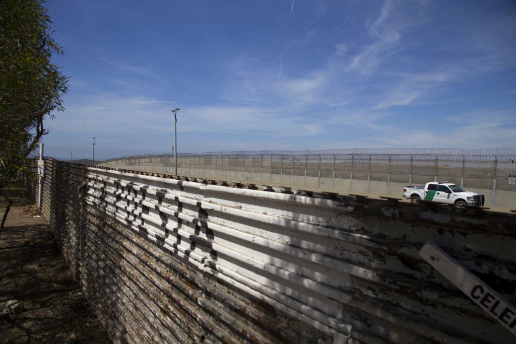 Trump enviará "entre 2.000 y 4.000" militares a la frontera con México