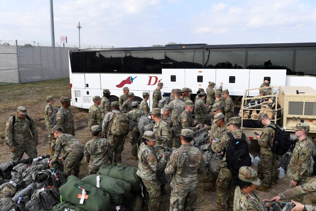 Asciende a 5.600 el número de militares de EE.UU. en la frontera con México