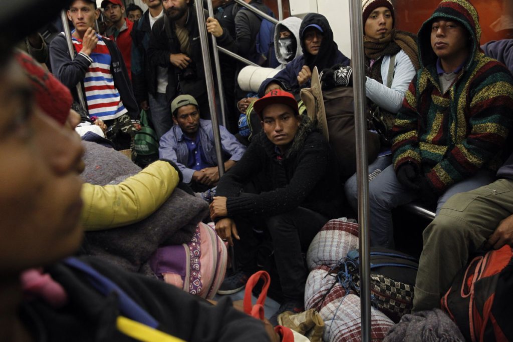 Mayoría de migrantes deciden quedarse un día más en Ciudad de México