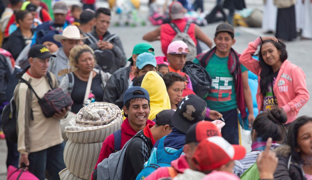 Caravana de migrantes retoma su marcha hacia Estados Unidos