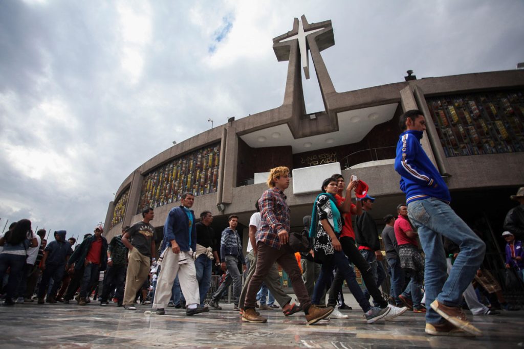 Migrantes vuelcan en la Virgen de Guadalupe esperanzas para llegar a EE.UU.
