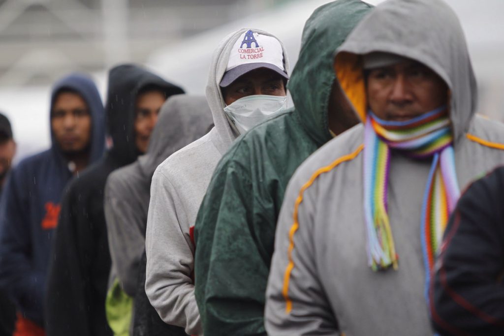 Caravana migrante recorre noroeste de México mientras EEUU refuerza frontera