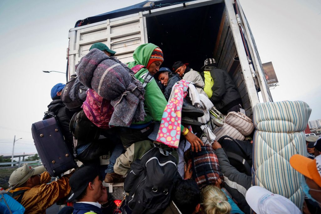 Caravana migrante avanza rumbo a Guadalajara en su trayecto hacia EE.UU.