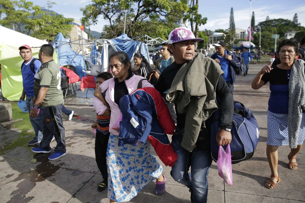Unos 150 salvadoreños comienzan viaje en caravana con rumbo a Estados Unidos