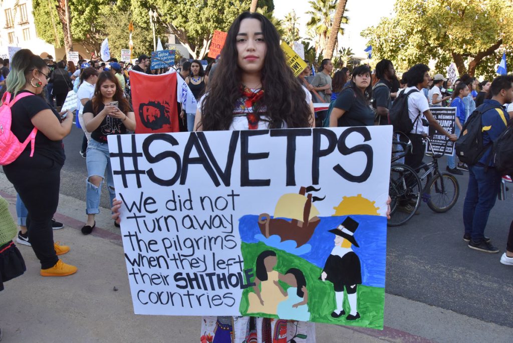 Activistas piden en marcha residencia permanente para beneficiados con TPS