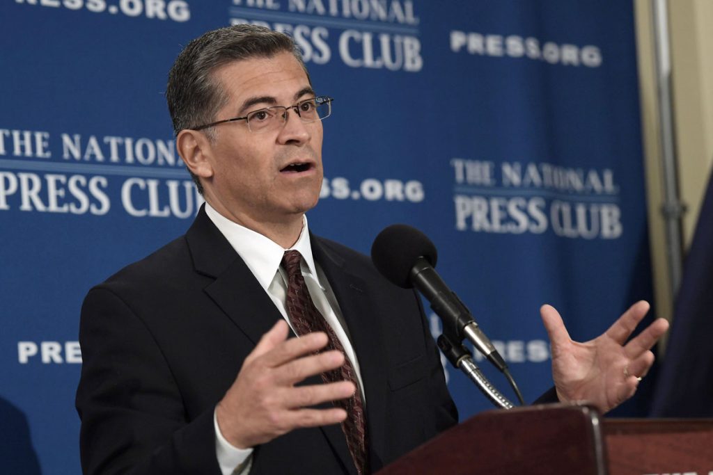 Fiscal de California acusa a Trump de abuso de poder y defiende a inmigrantes