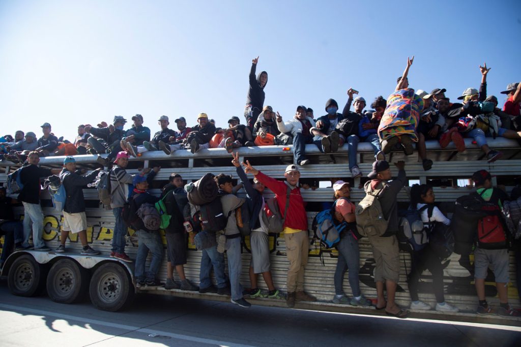 Más de 9.000 migrantes centroamericanos se mueven por México hacia EE.UU.
