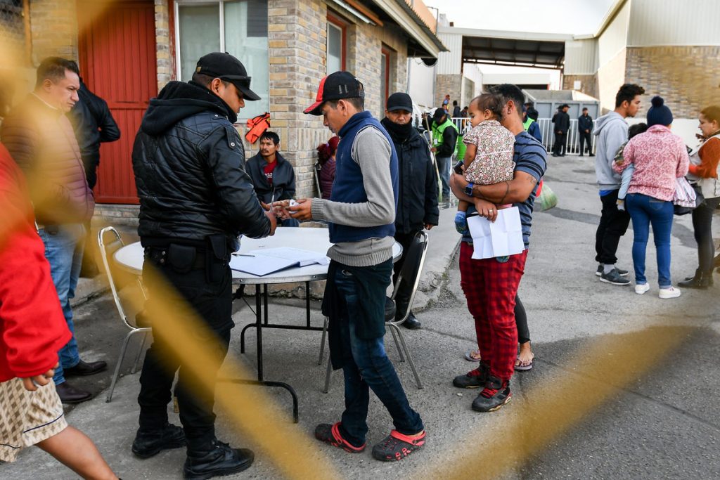 Autoridades reubican a 120 migrantes en ciudades del norte de México