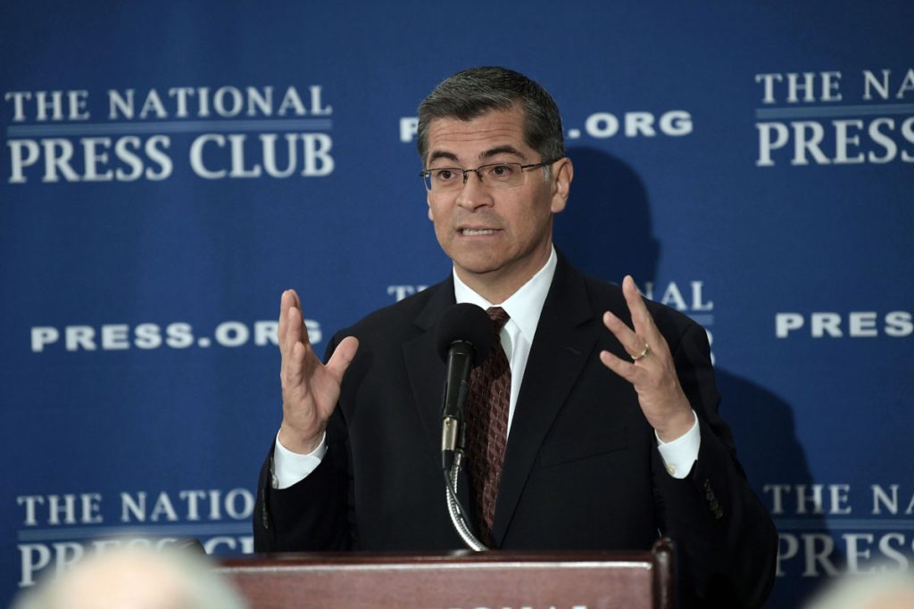 Fiscal de California acusa a Trump de abuso de poder y defiende a inmigrantes