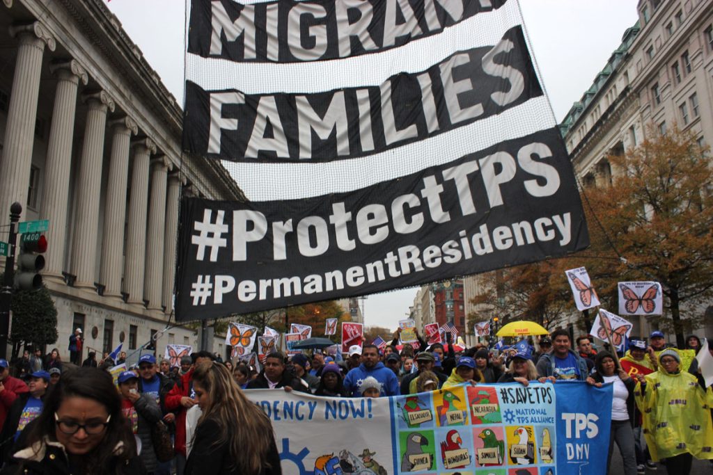 Multitud pide solución para inmigrantes TPS en Washington tras recorrer EEUU