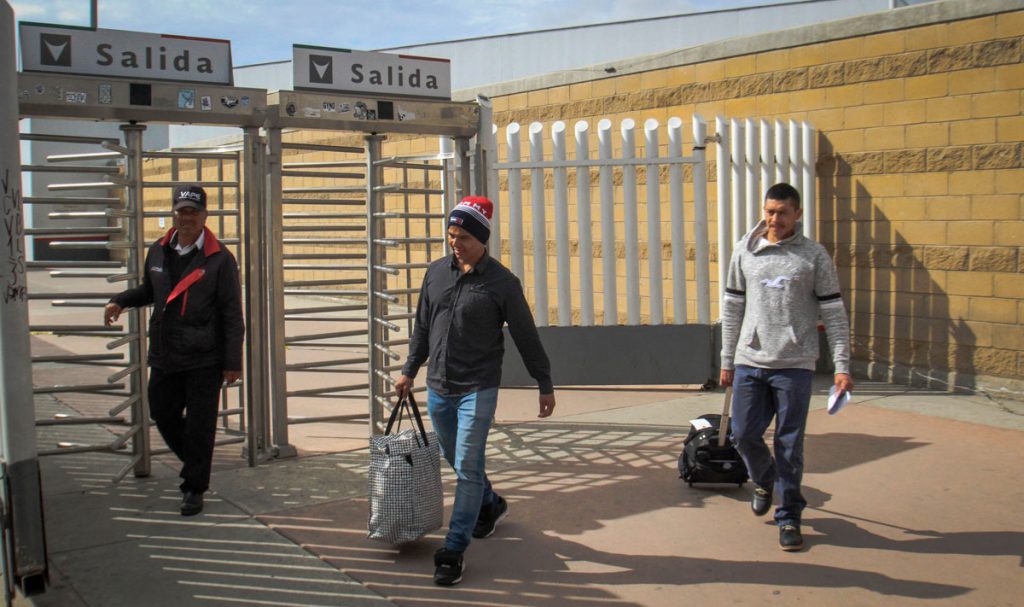EE.UU continúa retornando a migrantes de primera caravana