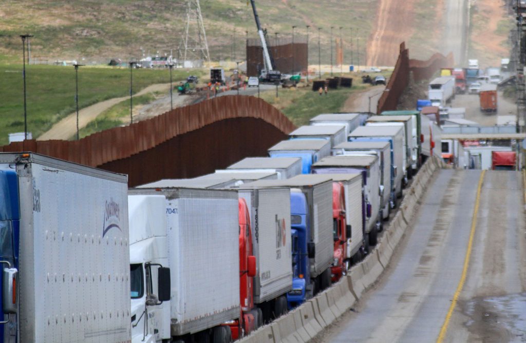 Retrasos en garitas fronterizas frenan exportaciones de México a EE.UU.
