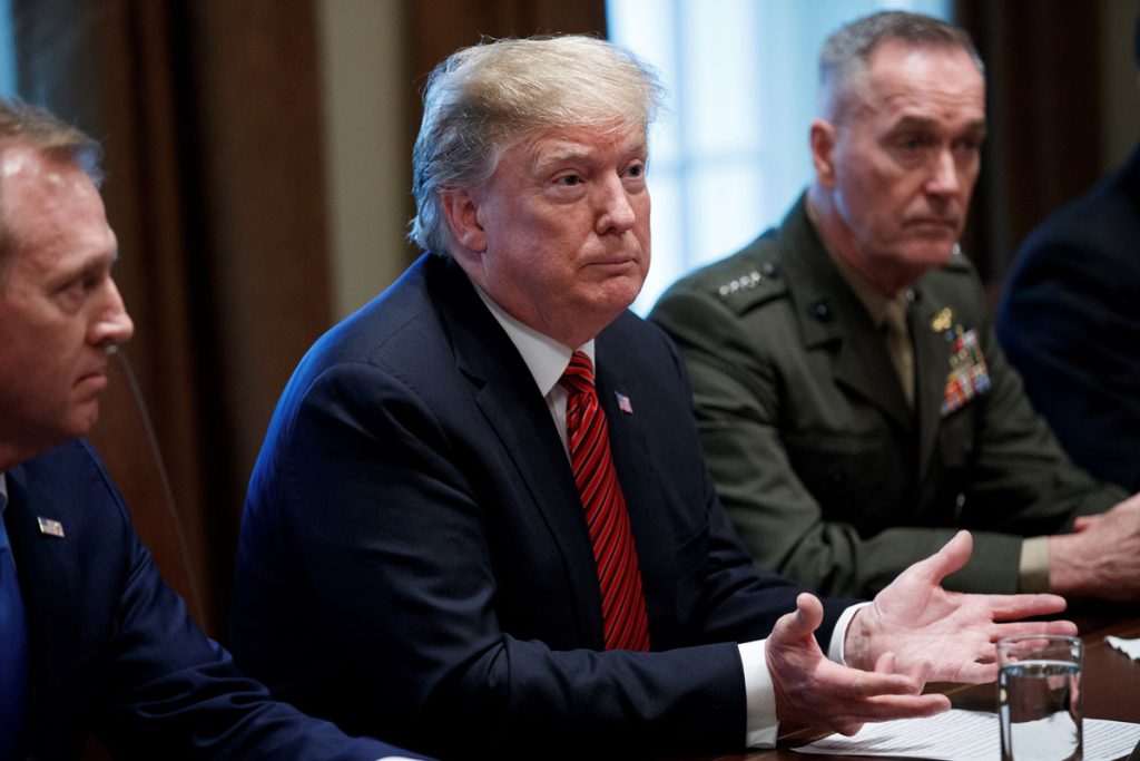 Presidente Trump se reúne con altos líderes militares