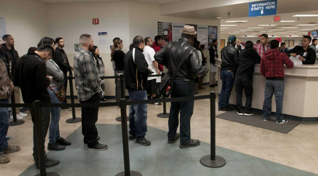 JOVENES INDCUMENTADOS AMPARADOS POR ACCI”N DIFERIDA OBTIENEN EN ARIZONA SUS LICENCIAS DE MANEJAR