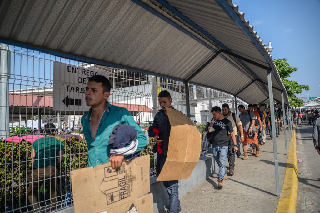 México critica medida "unilateral" de devolución de migrantes de EE.UU.