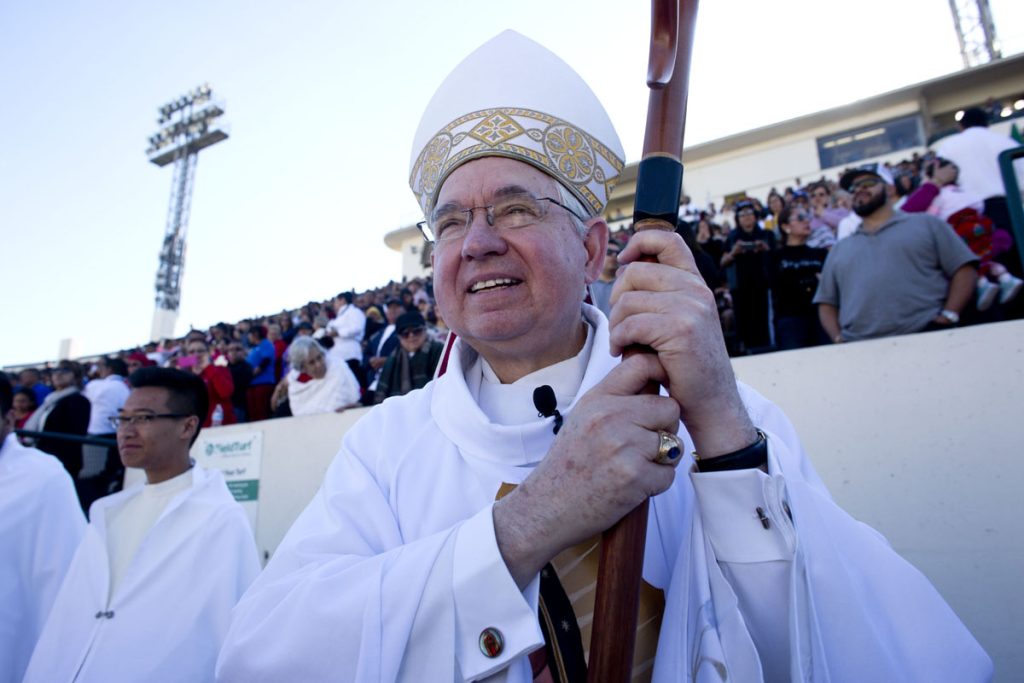 Miles piden por los inmigrantes en masiva procesión por Virgen de Guadalupe