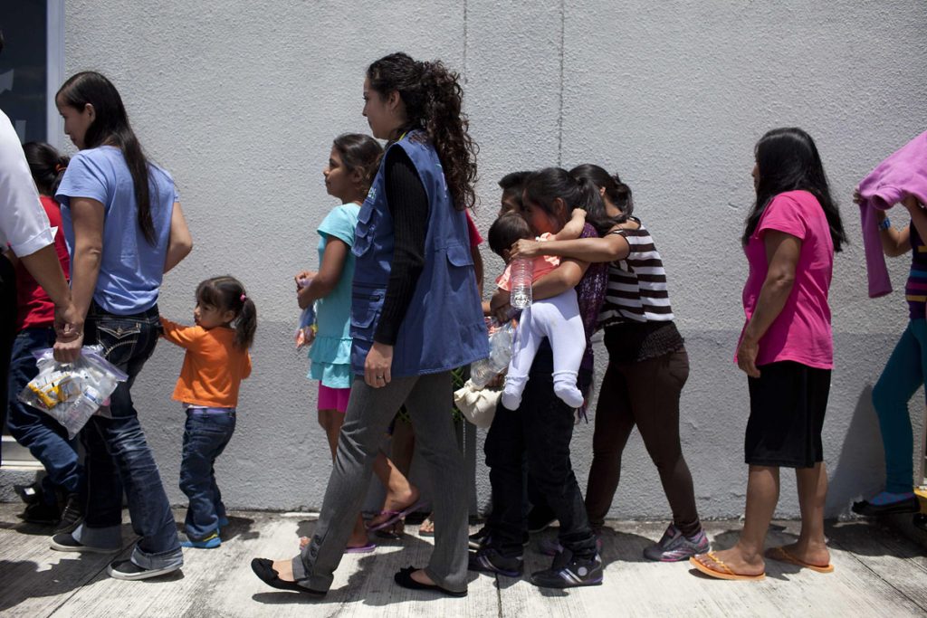 GUATEMALA RECIBE A NI—OS DEPORTADOS DE EE.UU.