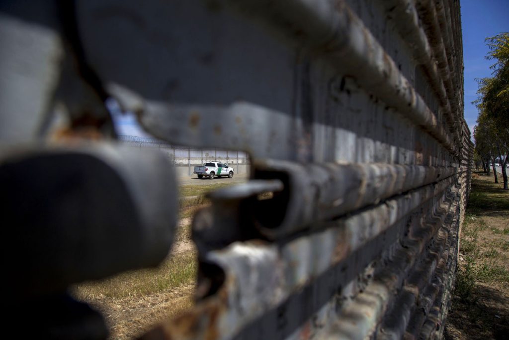 Trump enviará "entre 2.000 y 4.000" militares a la frontera con México