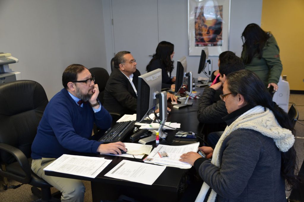 Inmigración.com-TPS-salvadoreños-se-aprestan-a-reinscribirse1