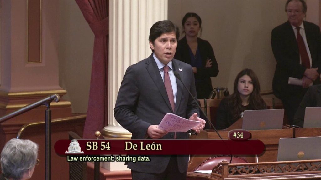 Kevin-De-Leon-SB54