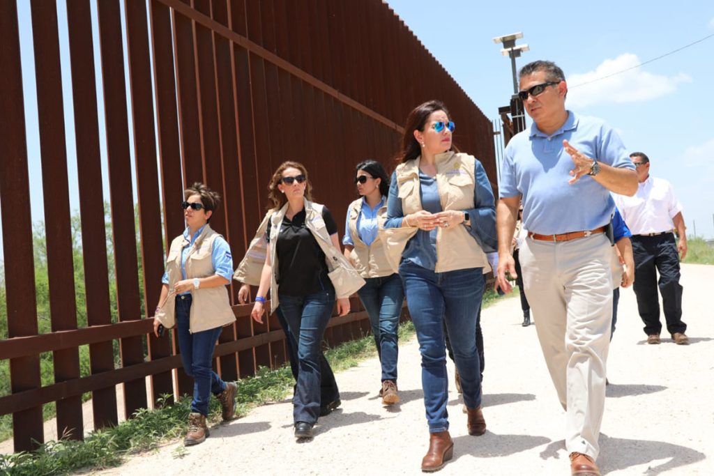 Primera dama de Honduras atestigua "anhelo" de los niños por la reunificación