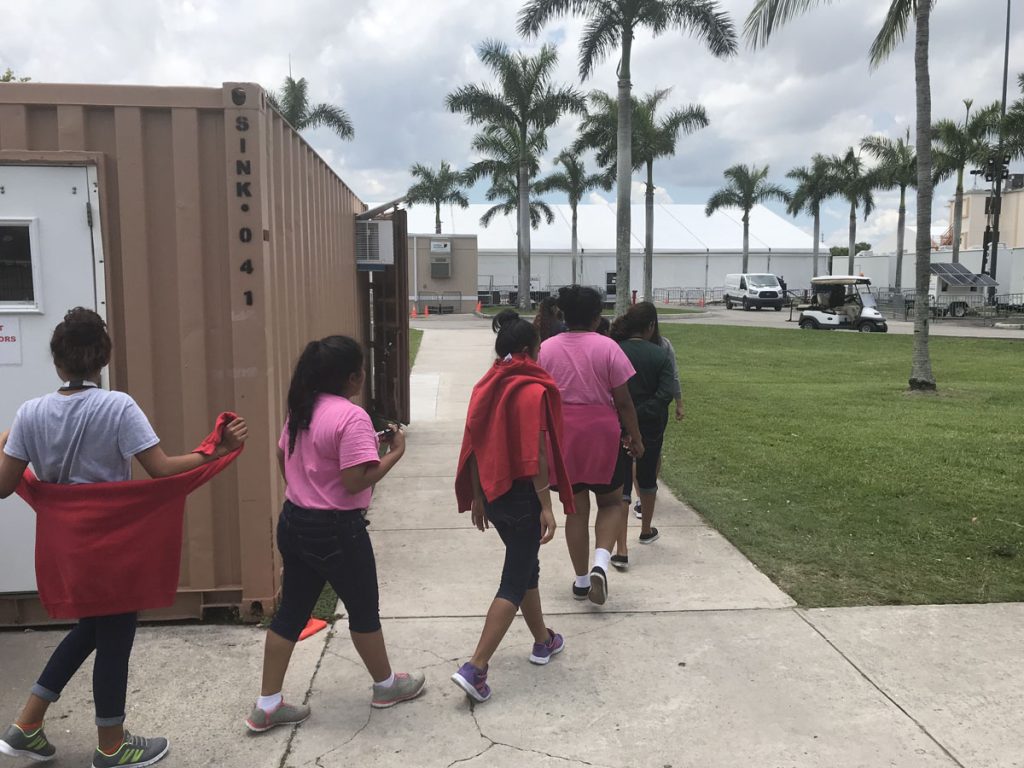 El Pentágono estudia acoger a 20.000 niños inmigrantes en bases militares