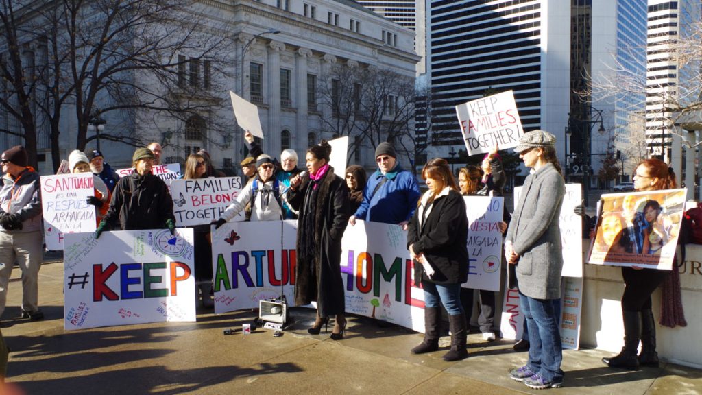 PROTESTAS EN DENVER CONTRA DEPORTACIÓN DE MEXICANO REFUGIADO EN SANTUARIO